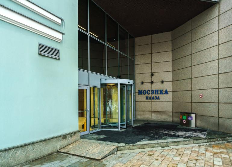 Мосэнка Плаза 3: Вид входной группы снаружи