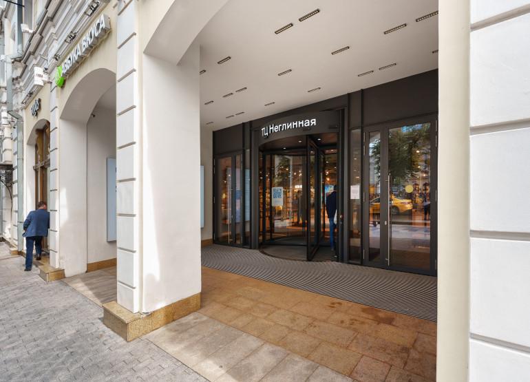 Неглинная Плаза: Вид входной группы снаружи